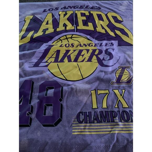 LA Lakers Womens Size XL And XXL Purple '17X CHAMPIONS' Bleached Cropped Tee NWT - Picture 5 of 11
